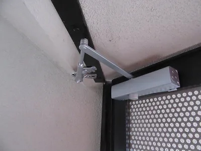 ドアクローザの交換After